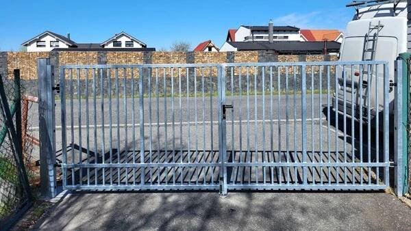 Vjezdová brána samonosná