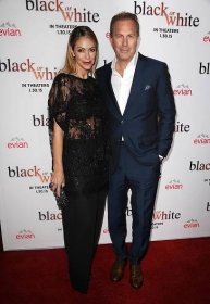 Kevin Costner and Christine Baumgartner at the premiere of "Black or White" in Los Angeles, California, on January 20, 2015. | Source: Getty Images