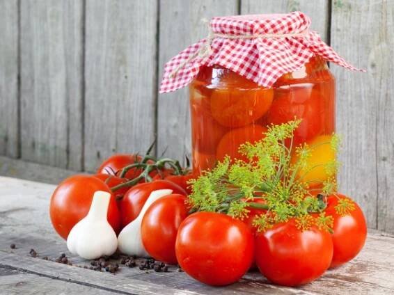 Nejlepší recepty krok za krokem na královská nakládaná rajčata na zimu doma