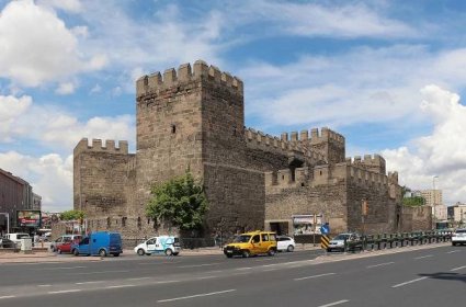 Súbor:Fortress of Kayseri 01.jpg