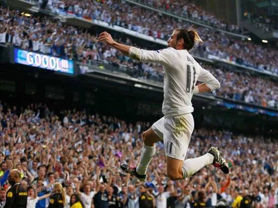 Gareth Bale z Realu Madrid se raduje z gólu proti Manchesteru City.
