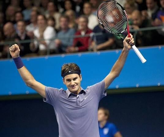 Federer má 64. titul a dohnal Samprase. Češky v deblovém finále prohrály