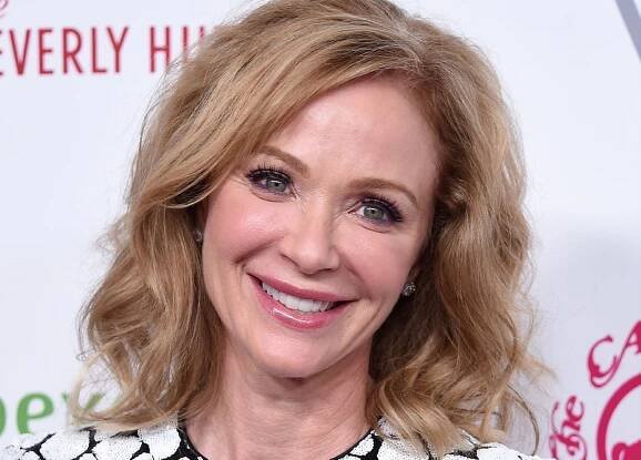 Lauren Holly Talks Bikram Yoga, Turning 57 and Her New Movie on Netflix - NewBeauty