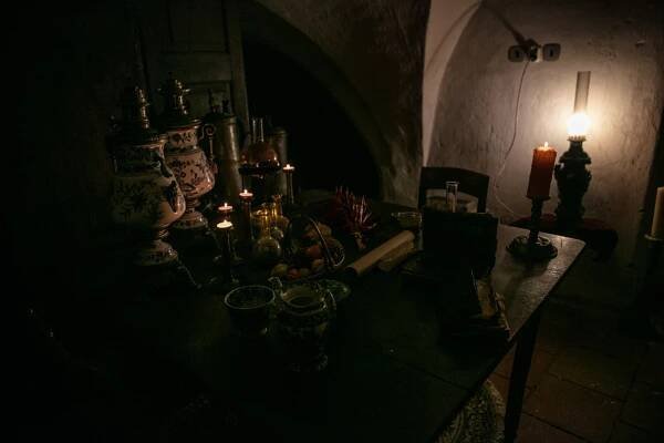 Návštěvníci potemnělého zámku Konopiště vyslechli děsivé příběhy čarodějnic