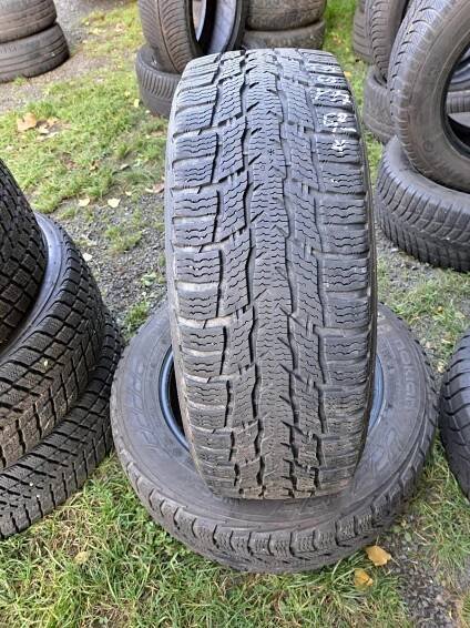 2ks ZIMNÍ PNEU 215/60 r17C Nokian - Pneumatiky