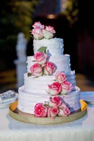 Květiny na svatební dort