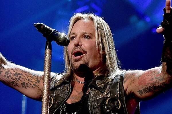 Vince Neil Discusses New Motley Crue Recordings, Extending Crue's Stadium Tour