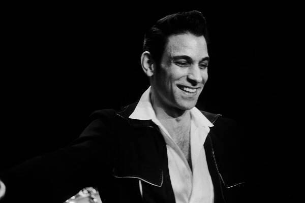 Robert Gordon, Punk Rocker Turned Rockabilly Revivalist, Dies at 75