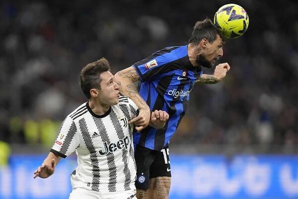 Inter Milán bude obhajovat Italský pohár ve finále, přešel přes Juventus