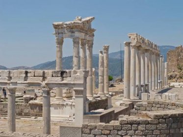 File:Pergamon - 04.jpg - Wikimedia Commons