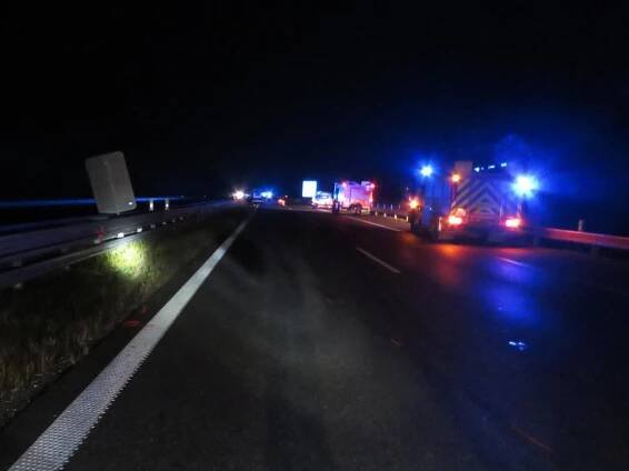 Noční nehoda u Lanžhota: Čtyři lidé v nemocnici a uzavřená D2