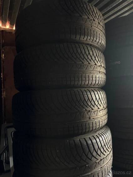245/45 R18