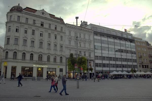 Legendární předrevoluční „bufáče“ v Brně: Jahodový koktejl v Mléčném baru na Svoboďáku, Sputnik na České...