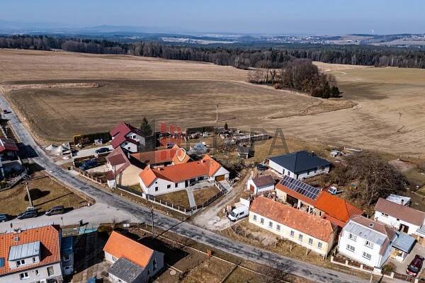 Prodej rodinného domu s dílnou a dvěma garážemi v obci Strážkovice. | Reality.iDNES.cz 