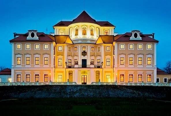 Romantické hýčkání s wellness na zámku Liblice****