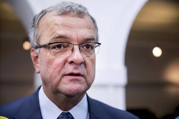 Respekt: Válek navrhuje Kalouska do správní rady VZP