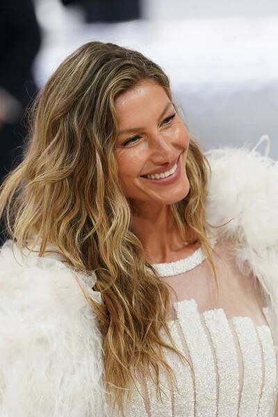 Gisele Bundchen at arrivals for Karl Lagerfeld: A Line of Beauty - The Costume Institute Met Gala - Part 2, The Metropolitan Museum of Art, New York, NY May 1, 2023. Photo By: Kristin Callahan/Everett Collection