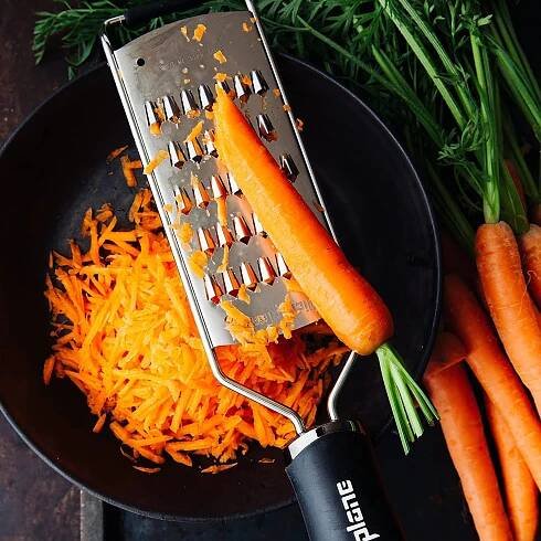 Struhadlo Julienne, 30,5 x 6,6 cm, "Gourmet" - Microplane | KitchenShop