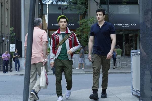 Titans - Pokání - Z filmu - Ryan Potter, Joshua Orpin