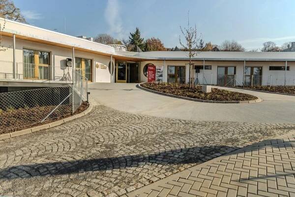 Ve Šternberku byl za ohromného zájmu veřejnosti i medií slavnostně otevřen nový domov pro seniory