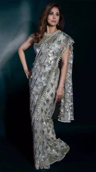 Urmila Matondkar captivates in a breathtaking series of photos