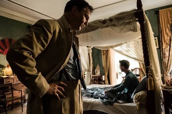 Sevření Singapuru - Engagement - Z filmu - David Morrissey, Luke Treadaway