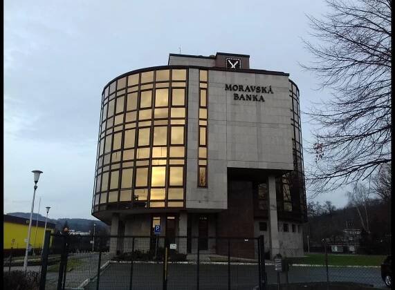 PODNIKOVÁ BANKA JZD SLUŠOVICE – Architektura 489