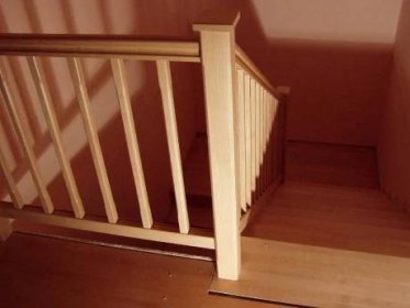 Dřevěné masivní schodiště