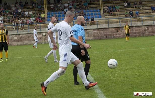 FUTBAL Nová Baňa vs Oravské Veselé (1:0) – Tabo – Autoškola Fitness