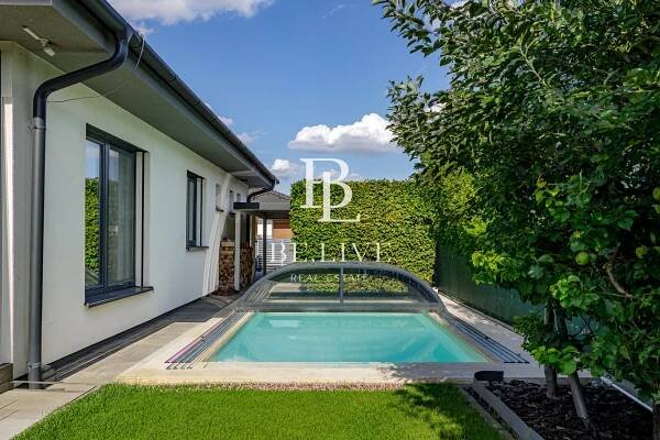 PREDAJ- SMART- BUNGALOV- 4IZBOVÝ- BAZÉN- BERNOLÁKOVO