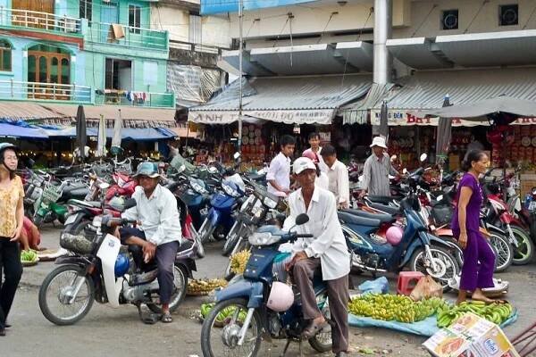 Babiš chce prosadit přímé letecké spojení s Vietnamem