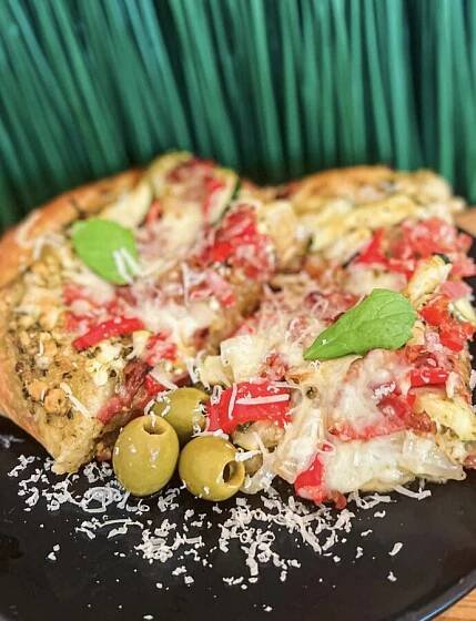 Pizza z cibulového těsta