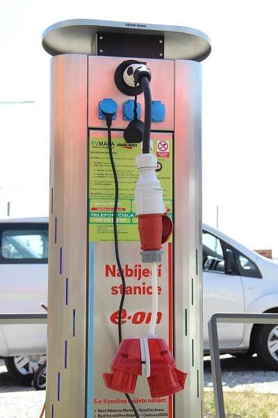 Češi mají cyklistiku raději než fotbal či běh, roste podíl elektrokol