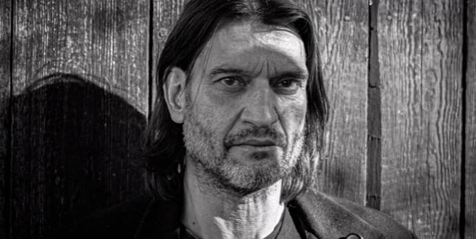 Herec a čtyřnásobný otec Ivan Franěk: Každé moje rozhodnutí, gesto a reakce je pro mé děti lekcí. Být tátou mě posouvá – Maminka.cz