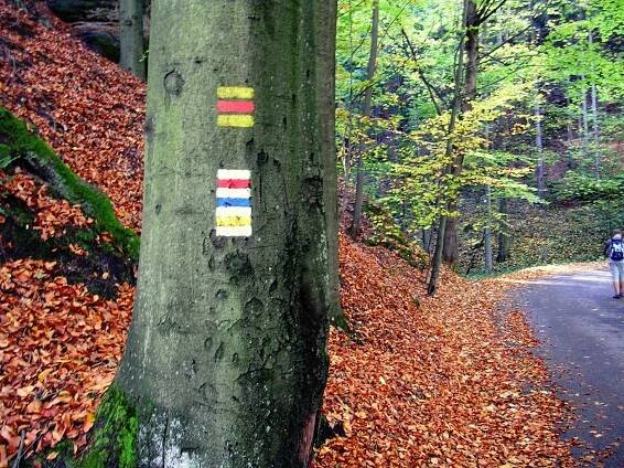 Soubor:Turistické značky cyklo a pěší.jpg – Wikipedie