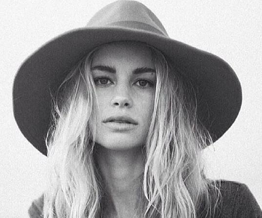 Lucy Fry Biography - Facts, Childhood, Family Life & Achievements