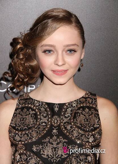 Madeleine Arthur - celebrity účes - HappyHair