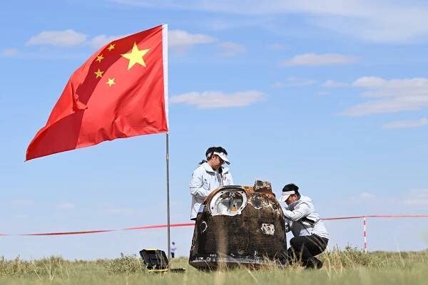 Čínská sonda Čchang-e 6 přistála v autonomní oblasti Vnitřní Mongolsko. 