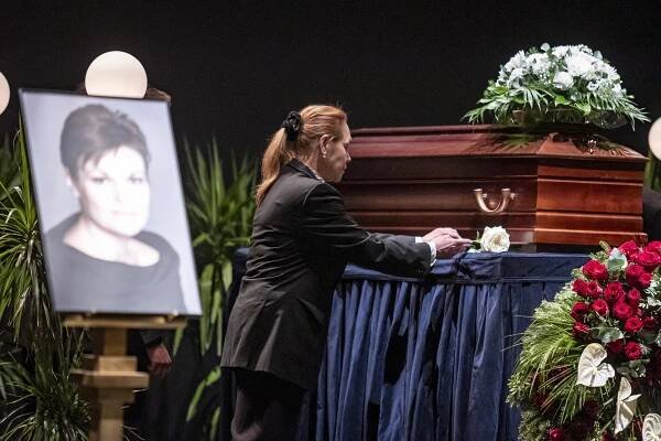 FOTO: Rodina, přátelé a veřejnost se rozloučili se Simonou Postlerovou