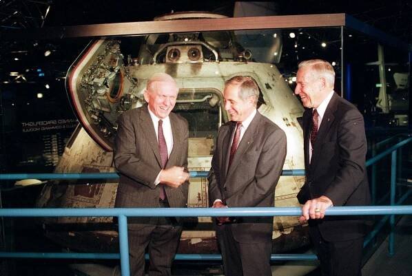Former astronaut William Anders, who took iconic Earthrise photo, has died in Washington plane crash