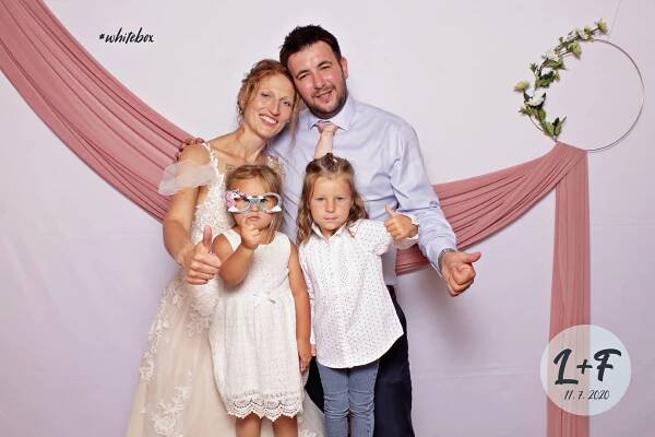 Fotokoutek WhiteBox neomezený okamžitý tisk ReNi creative | Svatba Lucie a Filip 11.7.2020 | Galerie