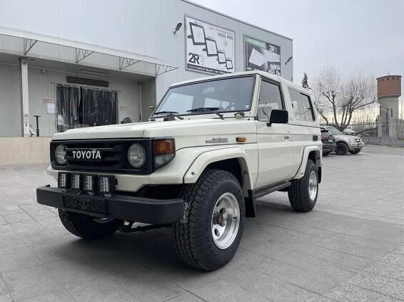 TOYOTA LAND CRUISER BJ73 -