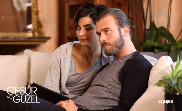 Odvážný a krásná - Epizoda 7 - Z filmu - Tuba Büyüküstün, Kıvanç Tatlıtuğ