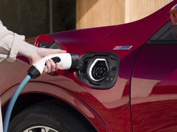 Ford Kuga se vrací ve třetí generaci! Dokáže si tohle SUV získat zpět přízeň řidičů?