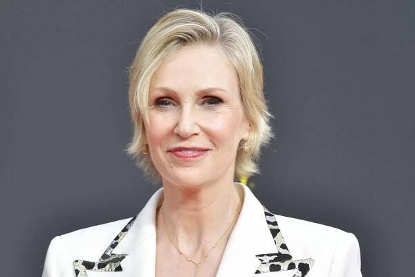 Jane Lynch on Why She Gives Her Dogs Human Names: 'I Knew I Wasn't Going to Have Kids'