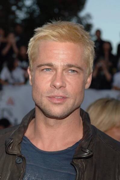 Brad Pitt měl jeden čas blonďatou hlavu.