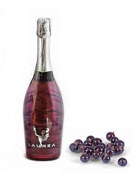 Royal Black černý rybíz Magic Royal Wine 0,75lt perlové magické víno s bublinkami Laurea Company sro
