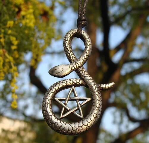 HAD A PENTAGRAM, kovový talisman