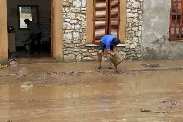 Mallorca se vzpamatovává ze spouště s deseti mrtvými. Smetáku se chopil i Nadal