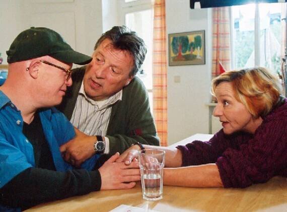 In aller Freundschaft - Ein Fest mit Hindernissen - Z filmu - Bobby Brederlow, Hansjürgen Hürrig, Eva Weißenborn